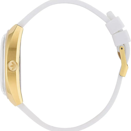 8902633